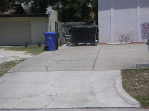 412 Armada Road South continues to violate city dumpster codes (for years) – Larry the Dumpster Guy is back