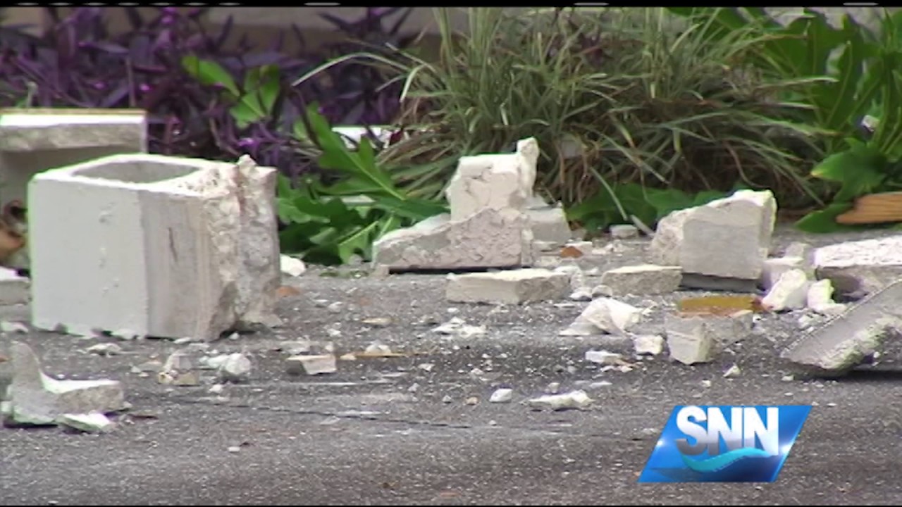 Video Report: Minivan crashes into house in Sarasota