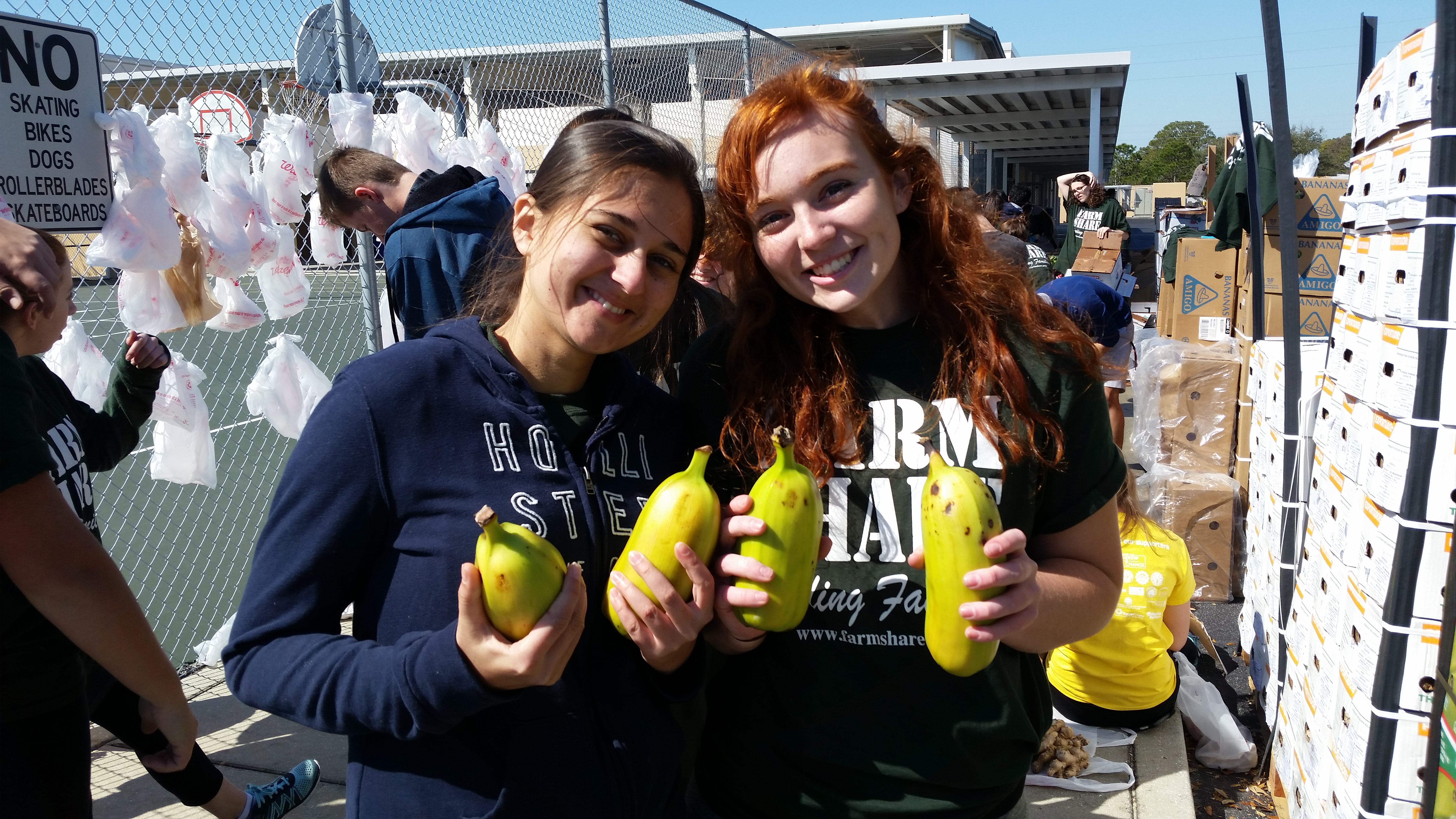 Pine View students distribute food to needy families at Gocio Elementary