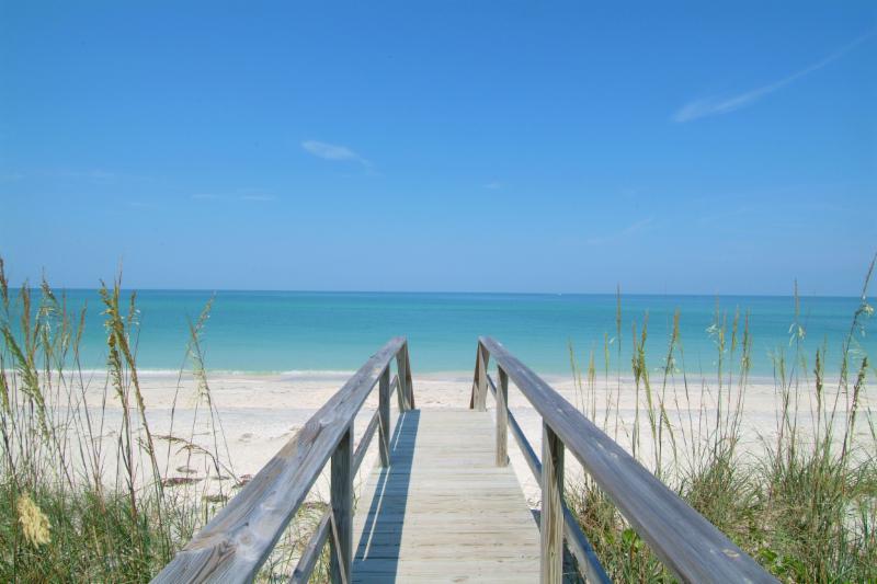 Sarasota County reminds beach-goers to ‘pack-in and pack-out’ this holiday